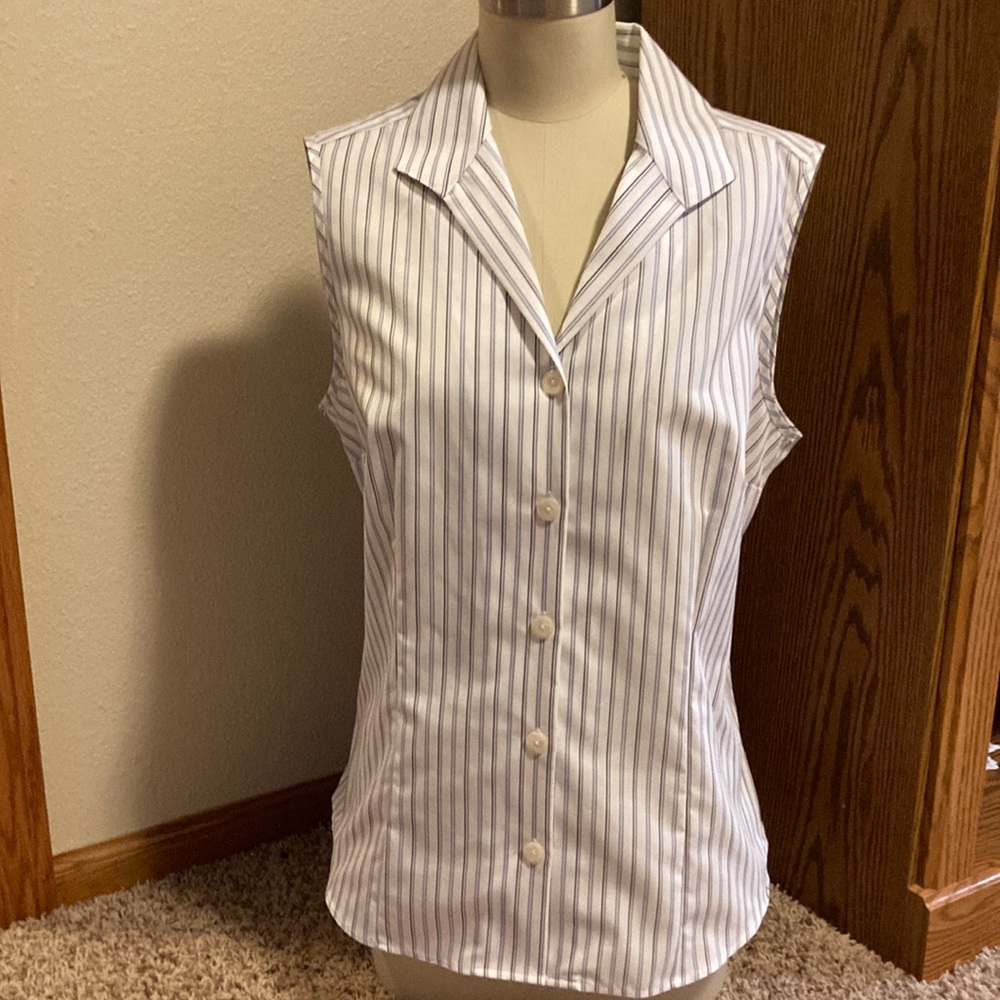 Jones Studio sleeveless pin stripe top size 10